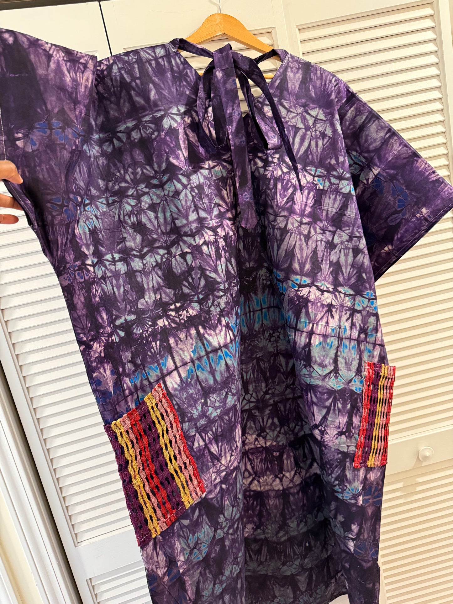 Royal Bloom Tie-Dye Kaftan – Aso Oke (Handwoven) Pocket Detail