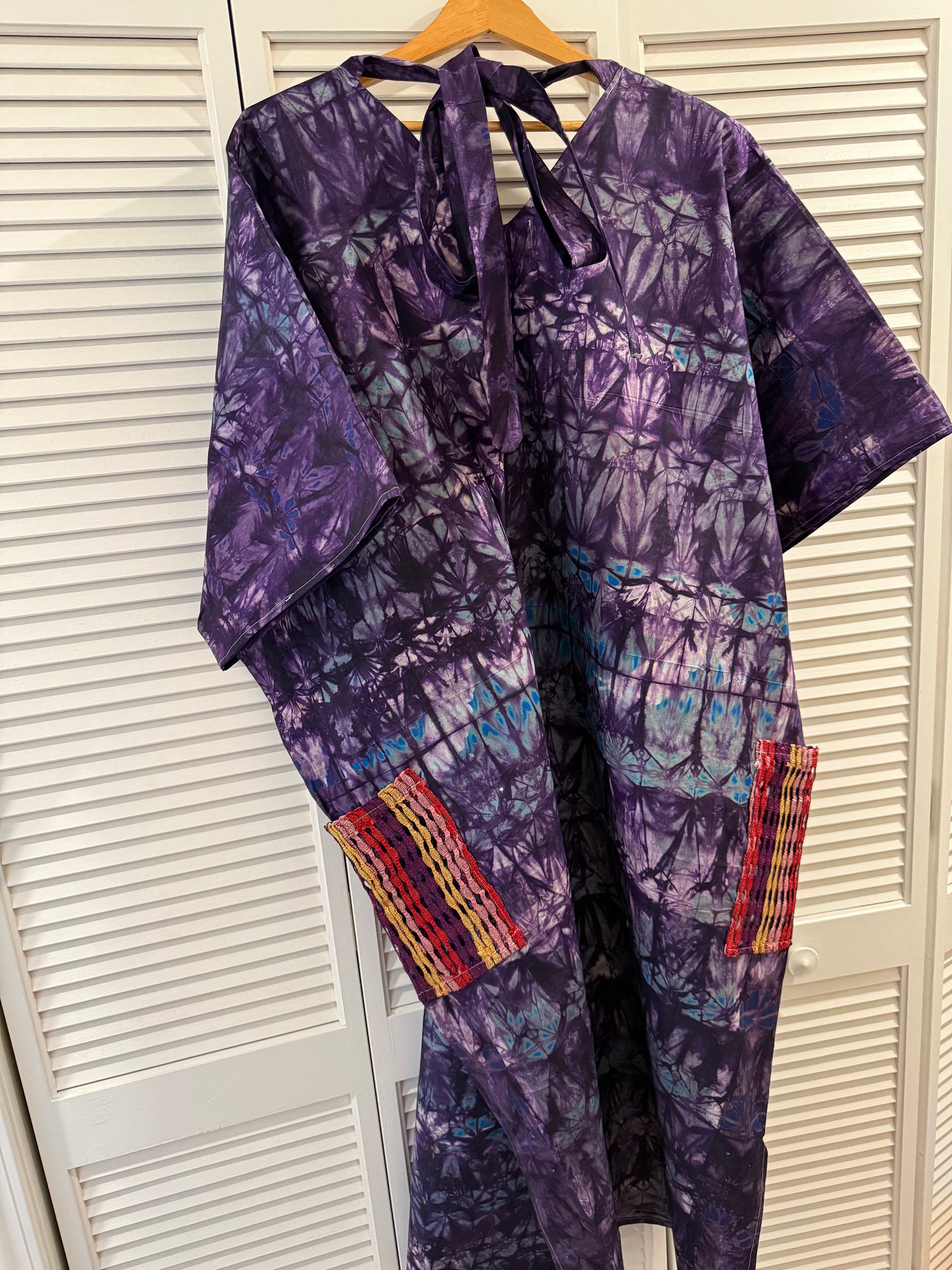 Royal Bloom Tie-Dye Kaftan – Aso Oke (Handwoven) Pocket Detail