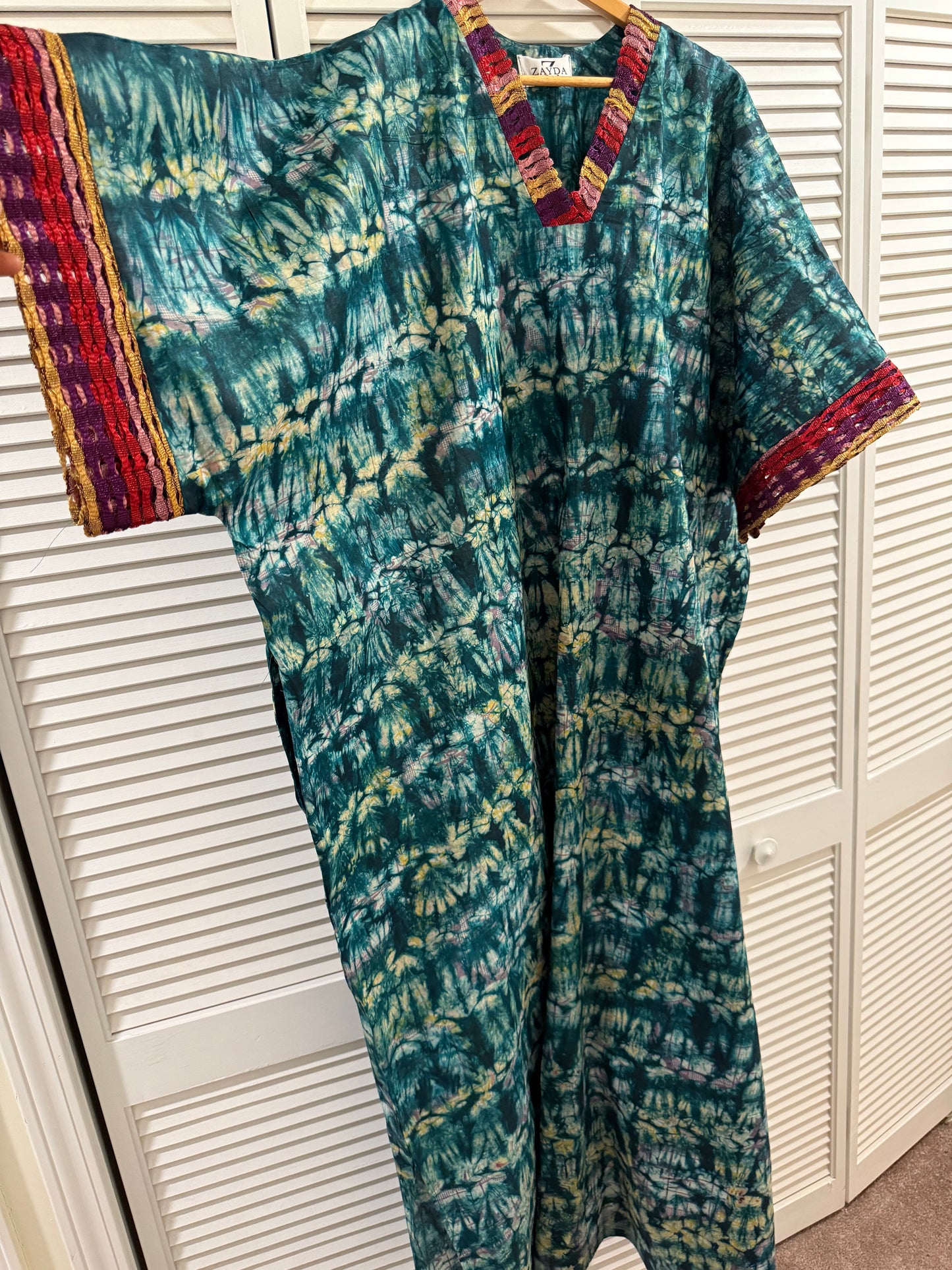 Hand-Dyed Batik (Adire)Boubou with Headwrap – Elegant African Kaftan